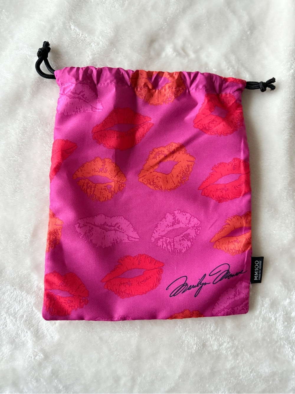 IPSY EXTRA MM100 MARILYN MONROE PINK LIPS DRAWSTRING LIMITED EDITION BAG 8" x 9"